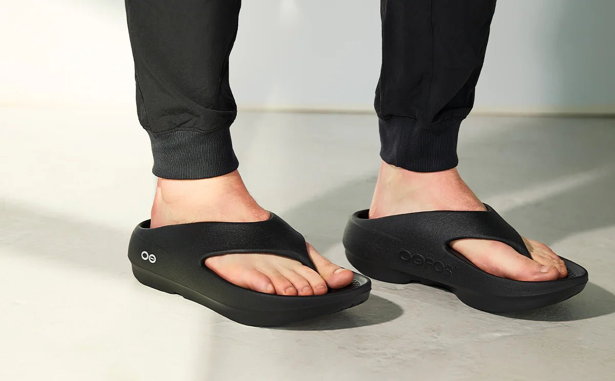 Oofos Sandals Men's OOriginal PLUS Sandal - Black - Image 9