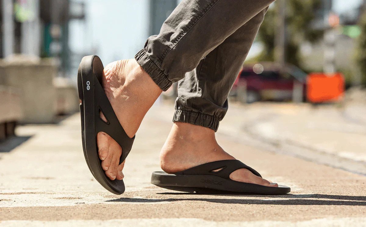 Oofos Sandals Men's OOriginal Sandal - Black - Image 8