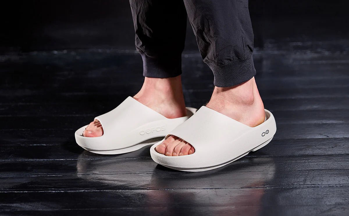 Oofos Sandals Men's OOahh PLUS Slide Sandal - Chalk - Image 9
